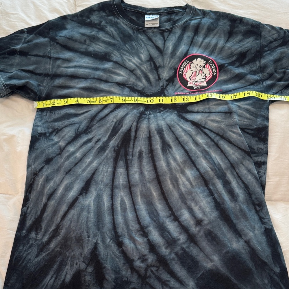 Gildan Black and Gray Tie-Dye T-Shirt Medium
